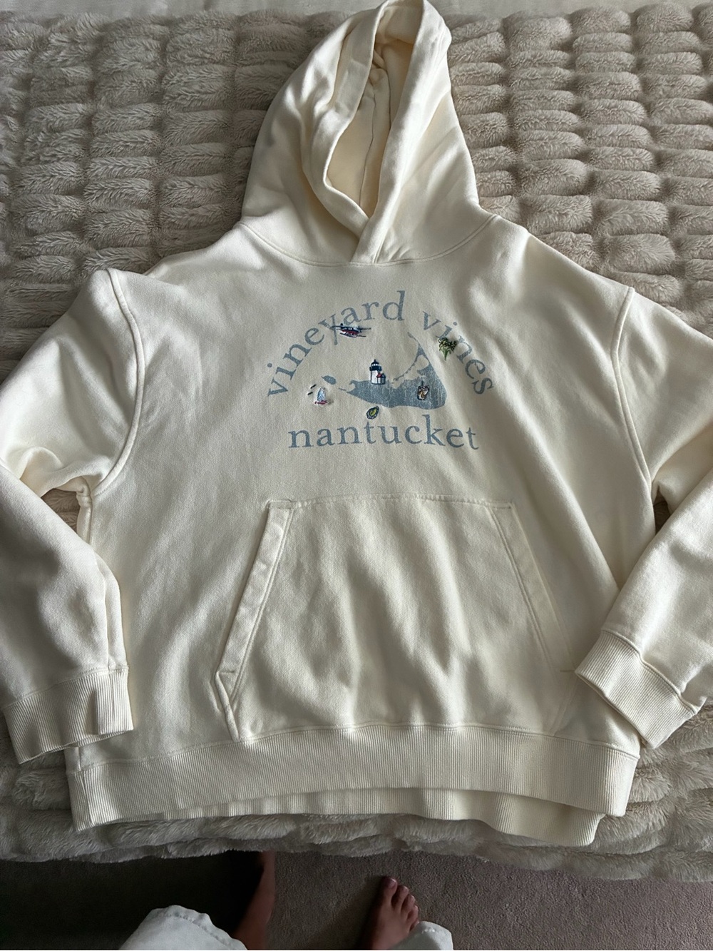 Vineyard Vines Cream Crewneck Hoodie with Nantucket Whale Graphic